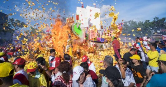 Festival-bakar-tongkang